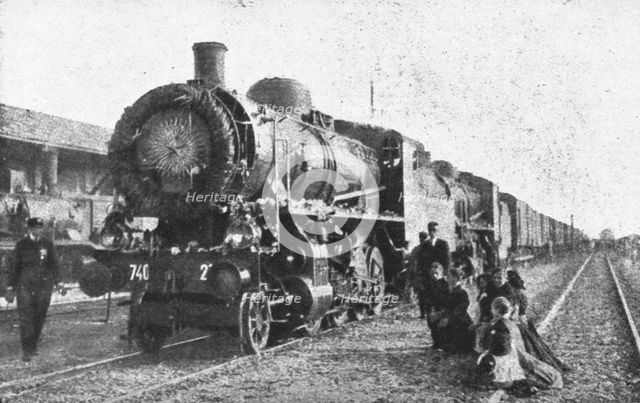 'Le "Soldat Inconnu" italien; la locomotive du train qui ramena le corps d'Aquilee a Rome',1921. Creator: Unknown.