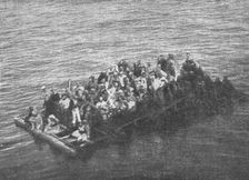 Le sauvetage des Naufrages du "Gallia"; plusieurs radeaux reunis en un seul, et sur..., 1916. Creator: Unknown