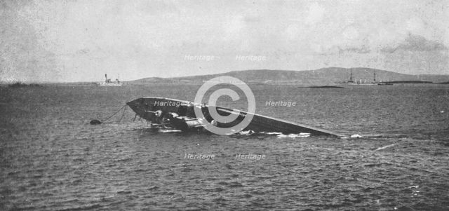 'Le sabordage de la flotte allemande; Le 21 juin 1919, a Scapa Flow: un destroyer..., 1919. Creator: Unknown.