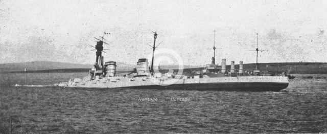 'Le sabordage de la flotte allemande; Le grand croiseur de bataille "Hindenburg" coule..., 1919. Creator: Unknown.