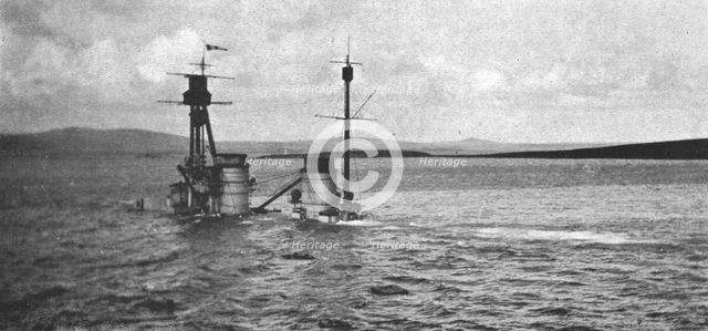 'Le sabordage de la flotte allemande; Le "Hindenburg" repose sur le fond; les cheminees..., 1919. Creator: Unknown.