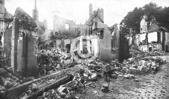 ''Le sac de Senlis; La rue Belion, a Senlis', 1914. Creator: Unknown.