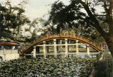 Le Pont Sumiyoshi A Osaka (Sumiyoshi Bridge in Osaka), 1900. Creator: Unknown