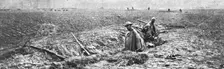 Le Premier Coup Allemand; En rase campagne: une ligne a l'arriere pour recevoir et..., 1918. Creator: Unknown