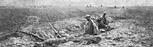 Le Premier Coup Allemand; En rase campagne: une ligne a l'arriere pour recevoir et..., 1918. Creator: Unknown