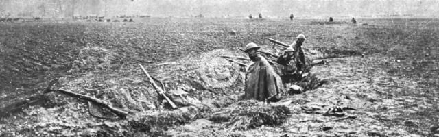 'Le Premier Coup Allemand; En rase campagne: une ligne a l'arriere pour recevoir et..., 1918. Creator: Unknown.