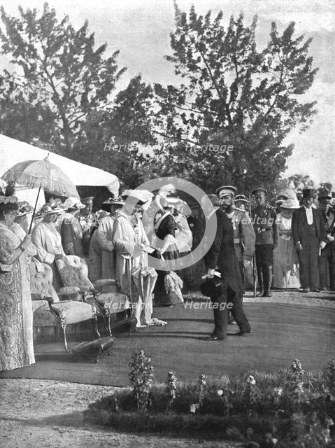 ''Le President de la Republique en Russie; Au Camp de Kransnoie-Selo, 22 juillet', 1914. Creator: Unknown.