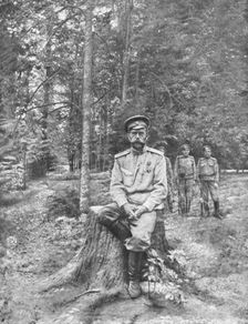 Le prisonnier de Tsarskoie-Selo; L'empereur dechu et ses gardiens dans le parc de l'ancien..., 1917 Creator: Unknown