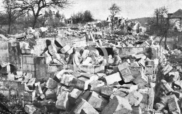 'Le Royaume de la Mort; Morsain, a 3 kilometres seulement des anciennes lignes et que l'ennemi a eva Creator: Unknown.