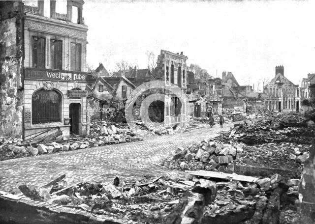 'Le Royaume de la Mort'; La rue Saint-Eloi a Chauny: en y rentrante le 19 mars 1917, nos troupes tro Creator: Unknown.