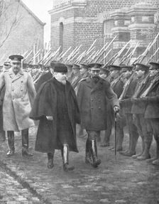 'Le Roi George en France; La Rencontre de M Poincare et du Souverain Britannique 1914. Creator: Unknown