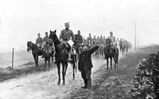 Le Role de la Cavalerie; Dans la Somme, par un matin de brouillard, hussards francais 1914. Creator: Unknown