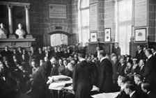 Le retour a la paix; Au chateau de Saint-Germain, dans la salle de l'Age de Pierre, le 10..., 1919. Creator: Unknown
