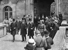 Le retour a la paix; Au chateau de Saint-Germain-en-Laye, le 2 juin 1919: depart des..., 1919. Creator: Unknown