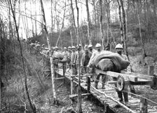 Le repli allemand et l'intervention Americaine; Une installation ingenieuse: chariots suspendus rou Creator: Unknown