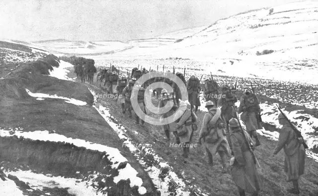 'Le repli de l'expedition Franco-Britannique; Un detachement francais d'arriere..., 1915 (1924). Creator: Unknown.