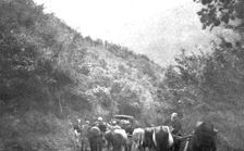 Le repli et l'exode; Sur la route de Veles a Prilep, par le col de la Babouna 1915 (1924). Creator: R. Marianovitch