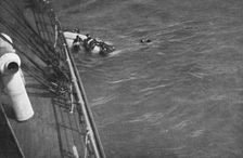 Le torpillage du "Falaba"; Des passagers du paquebot anglais Falaba, torpillele... 1915 (1924). Creator: Unknown