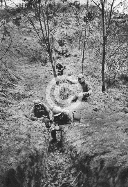 'Le telephone a l'arriere du front; apres un bombardement, les sapeurs telephonistes..., 1918. Creator: Unknown.