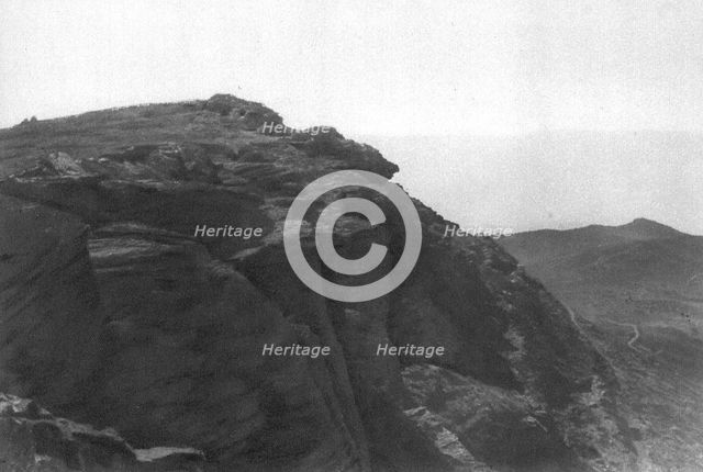 'Le theatre de la victoire Serbe; le sommet du Kaimaktchalan, vu des anciennes lignes des Bulgares q Creator: Unknown.