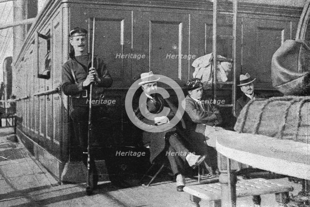 'Le voyage, de Salonique a Toulon, des consuls arretes le 30 decembre; A l'abri du vent..., 1915. Creator: Photographies A.C.