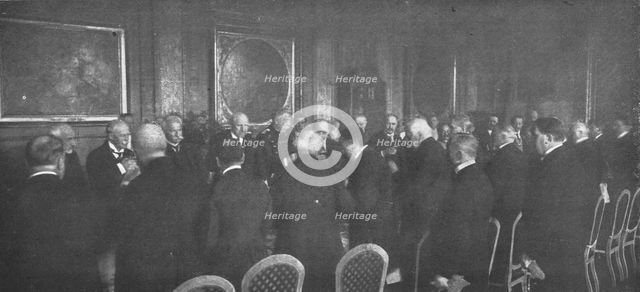 'Le voyage des ministres Francais en Italie; Les toasts apres le dejeuner a la Villa..., 1916. Creator: Unknown.
