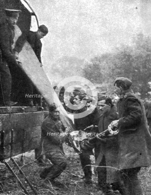 'Le Zeppelin Abattu; Dans la banlieue Nord de Londres; Une des quatre helices du zeppelin', 1916. Creator: Unknown.