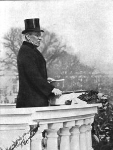 L'Etat de Guerre aux Etats-Unis; Le president Wilson, un mois auparavant, le 5 mars 1917... Creator: Unknown