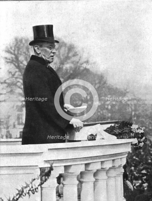 'L'Etat de Guerre aux Etats-Unis; Le president Wilson, un mois auparavant, le 5 mars 1917... Creator: Unknown.