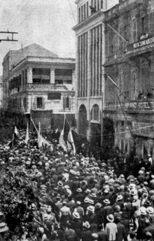 L'etat de siege a Salonique; Une manifestation, a Salonique, a la nouvelle de l'occupation..., 1916 Creator: Unknown