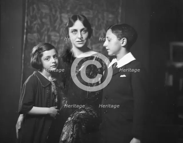 Leventritt, E.M., Mrs., and children, portrait photograph, 1924 Apr. 11. Creator: Arnold Genthe.