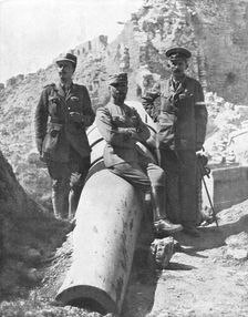 L'expedition des Dardanelles, Dans les ruines de Seddul_Bahr; Le general Gouraud..., 1915 (1924). Creator: Unknown