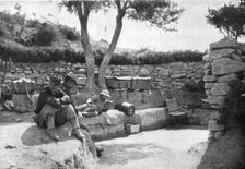 L'expedition des Dardanelles, Heures D'Accalmie; Farniente et lecture 1915 (1924). Creator: Unknown