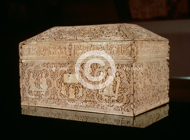 Leyre chest belonging to the Umayyad period, 1005, front view.