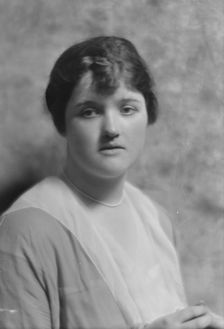Leadbetter, G., Miss, portrait photograph, 1914 May 18. Creator: Arnold Genthe