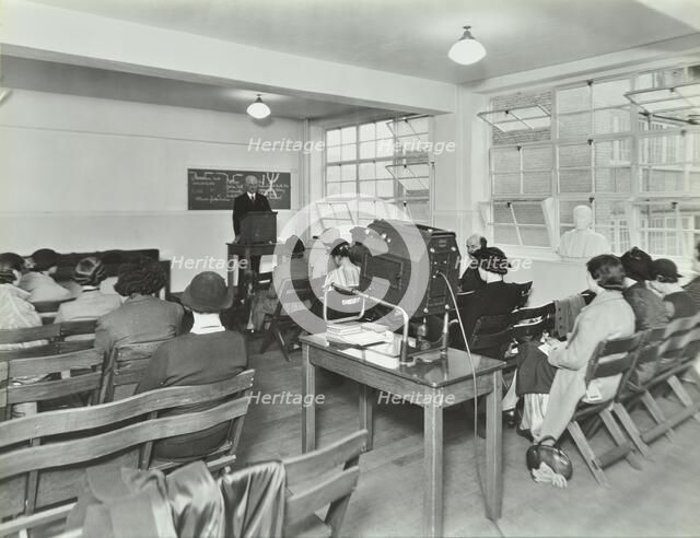 Lecture in progress, City Literary Institute, London, 1939. Artist: Unknown.