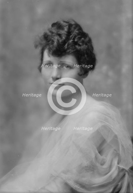 Lee, Helen, Mrs., portrait photograph, 1914 Sept. 16. Creator: Arnold Genthe.