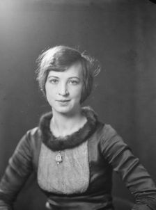 Leezbinska, Eugenia, Miss, portrait photograph, between 1927 and 1942. Creator: Arnold Genthe