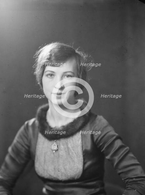 Leezbinska, Eugenia, Miss, portrait photograph, between 1927 and 1942. Creator: Arnold Genthe.