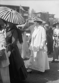 Leiter, Mrs. Joseph, Horse Show, 1917. Creator: Harris & Ewing