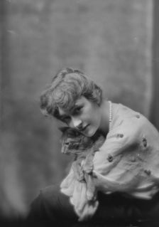 Lentz, Lu, Miss, with Buzzer the cat, portrait photograph, 1914 Apr. 17. Creator: Arnold Genthe