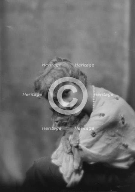 Lentz, Lu, Miss, with Buzzer the cat, portrait photograph, 1914 Apr. 17. Creator: Arnold Genthe.