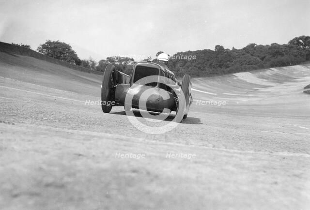 Leon Cushman's Austin 7 racer making a speed record attempt, Brooklands, 8 August 1931. Artist: Bill Brunell.