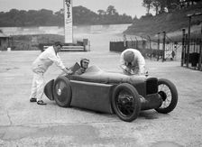 Leon Cushman's Austin 7 racer making a speed record attempt, Brooklands, 8 August 1931. Artist: Bill Brunell