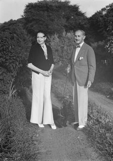 Leonard, Mr. and Mrs., standing outdoors, between 1926 and 1938. Creator: Arnold Genthe