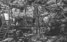 Les nouveaux decors de la guerre: canon de 240 camoufle 1916. Creator: Unknown