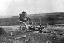Les Automobiles militaires au peril et a l'honneur; automobile de liaison fracassee..., 1916. Creator: Unknown