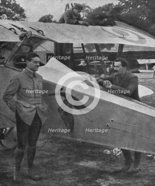 'Les avions; lieutenant Deullin ( a gauche): 7 avions ennemis, et adjudant Tarascon..., 1916. Creator: Unknown.