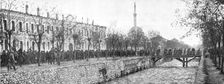 Les allies a Monastir; defile de prisonniers bulgares, le 19 novembre, sur les quais de..., 1916. Creator: Unknown