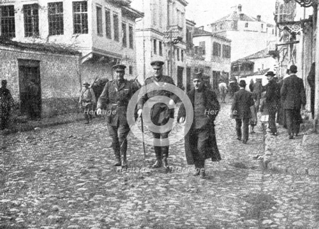 'Les allies a Monastir; L'amiral anglais Troubridge, visitant la ville reconquise', 1916. Creator: Unknown.